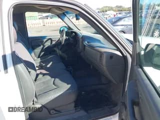 ✅ 2004 Chevrolet Silverado 1500 Work Truck • VIN: 1GCEC14X94Z293893 • Lot: 43321326. Wystawiony na IAAI z przebiegiem 174 845 mil. Bezpłatny archiwum sprzedaży aukcyjnych z USA i szczegółowy raport historii pojazdu na DreamBid. Zdjęcie 5.