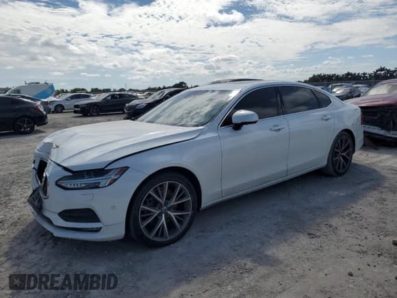 ✅ 2018 Volvo S90 Momentum • VIN: LVY982MK5JP018647 • Лот: 82325775. Опубликован ранее на Copart с пробегом Не указан. Бесплатный доступ к архиву аукционных продаж из США и подробный отчёт об истории автомобиля на DreamBid. Изображение 1.