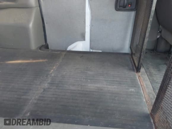 ✅ 2005 Chevrolet Express Cargo • VIN: 1GCFG15T251250047 • Lot: 41797512. Listed on IAAI with 149,610 mi. Free auction sales archive from the USA and detailed vehicle history report at DreamBid. Image 8.