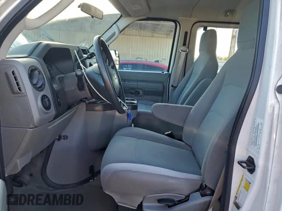 ✅ 2012 Ford Econoline Passenger XLT • VIN: 1FBNE3BL3CDA93632 • Lot: 91743565. Wystawiony na Copart z przebiegiem 37 010 mil. Bezpłatny archiwum sprzedaży aukcyjnych z USA i szczegółowy raport historii pojazdu na DreamBid. Zdjęcie 7.