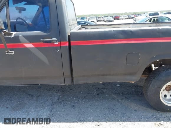 ✅ 1984 Ford F-150 • VIN: 1FTCF15G2EKA85474 • Lot: 41722201. Listed on IAAI with 80,978 mi. Free auction sales archive from the USA and detailed vehicle history report at DreamBid. Image 15.