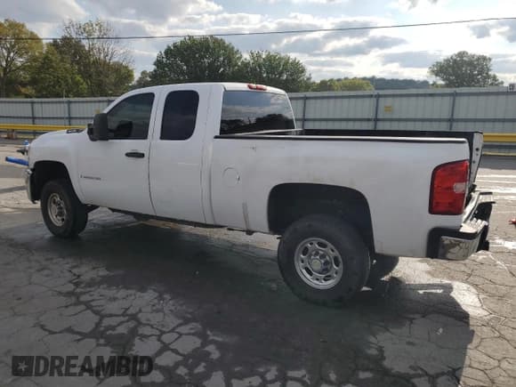 ✅ 2007 Chevrolet Silverado 2500HD Work Truck • VIN: 1GCHC29K77E587336 • Лот: 71657525. Опубликован ранее на Copart с пробегом 236 018 миль. Бесплатный доступ к архиву аукционных продаж из США и подробный отчёт об истории автомобиля на DreamBid. Изображение 2.