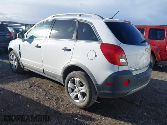 ✅ 2014 Chevrolet Captiva Sport LS • VIN: 3GNAL2EK7ES621566 • Lot: 41624388. Wystawiony na IAAI z przebiegiem 113 551 mil. Bezpłatny archiwum sprzedaży aukcyjnych z USA i szczegółowy raport historii pojazdu na DreamBid. Zdjęcie 3.