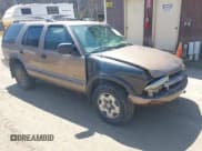 ✅ 2004 Chevrolet Blazer LS • VIN: 1GNDT13X14K156833 • Lot: 42112273. Wystawiony na IAAI z przebiegiem 139 131 mil. Bezpłatny archiwum sprzedaży aukcyjnych z USA i szczegółowy raport historii pojazdu na DreamBid. Zdjęcie 1.