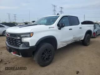 ✅ 2023 Chevrolet Silverado 1500 ZR2 • VIN: 3GCUDHEL5PG153230 • Lot: 54396335. Wystawiony na Copart z przebiegiem 46 887 mil. Bezpłatny archiwum sprzedaży aukcyjnych z USA i szczegółowy raport historii pojazdu na DreamBid. Zdjęcie 1.