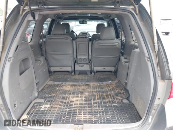 ✅ 2010 Honda Odyssey Touring • VIN: 5FNRL3H99AB111555 • Lot: 42533626. Listed on IAAI with 239,186 mi. Free auction sales archive from the USA and detailed vehicle history report at DreamBid. Image 12.