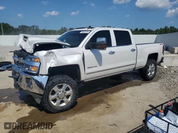 ✅ 2018 Chevrolet Silverado 2500HD LTZ • VIN: 1GC1KWEYXJF243751 • Lot: 68349795. Wystawiony na Copart z przebiegiem 159 381 mil. Bezpłatny archiwum sprzedaży aukcyjnych z USA i szczegółowy raport historii pojazdu na DreamBid. Zdjęcie 1.
