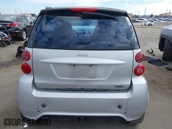 ✅ 2009 Smart fortwo Pure • VIN: WMEEJ31X39K285621 • Лот: 43298780. Опубликован ранее на IAAI с пробегом 148 496 миль. Бесплатный доступ к архиву аукционных продаж из США и подробный отчёт об истории автомобиля на DreamBid. Изображение 16.