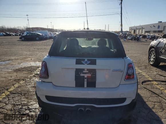 ✅ 2009 MINI Hardtop S • VIN: WMWMF73539TX40005 • Лот: 92608455. Опубликован ранее на Copart с пробегом 112 459 миль. Бесплатный доступ к архиву аукционных продаж из США и подробный отчёт об истории автомобиля на DreamBid. Изображение 6.