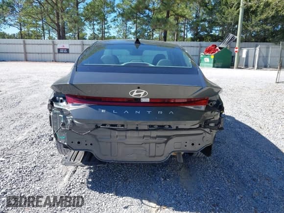 ✅ 2025 Hyundai Elantra SEL Convenience • VIN: KMHLS4DG9SU935756 • Lot: 43623411. Wystawiony na IAAI z przebiegiem 16 630 mil. Bezpłatny archiwum sprzedaży aukcyjnych z USA i szczegółowy raport historii pojazdu na DreamBid. Zdjęcie 17.