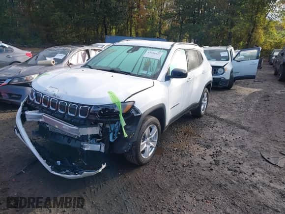 2022 Jeep Compass Latitude with VIN 3C4NJDBB6NT230743, listed as a IAAI auction lot 43381627 with 13,773 mi miles and . Bid and sale history available at DreamBid. Image 18.