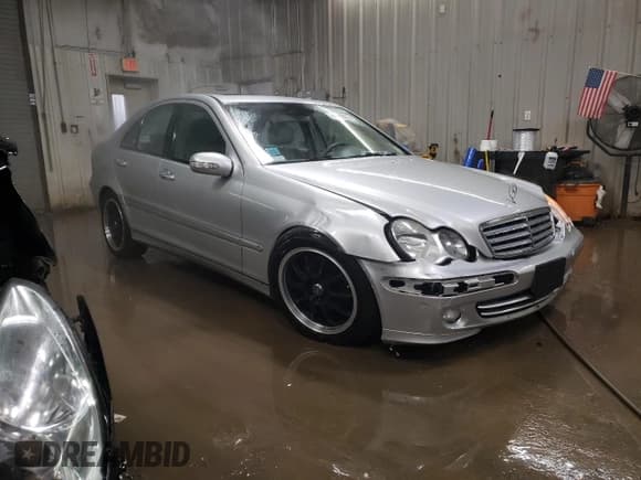 ✅ 2005 Mercedes-Benz C 240 • VIN: WDBRF81J65F678895 • Lot: 48112075. Wystawiony na Copart z przebiegiem 71 060 mil. Bezpłatny archiwum sprzedaży aukcyjnych z USA i szczegółowy raport historii pojazdu na DreamBid. Zdjęcie 4.