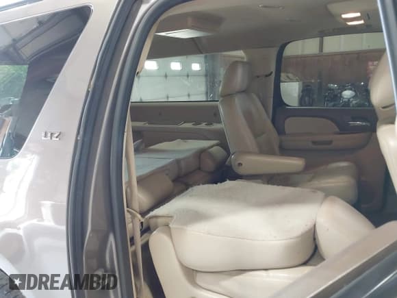 ✅ 2012 Chevrolet Suburban LTZ • VIN: 1GNSKKE74CR278704 • Lot: 43004708. Listed on IAAI with 203,840 mi. Free auction sales archive from the USA and detailed vehicle history report at DreamBid. Image 8.