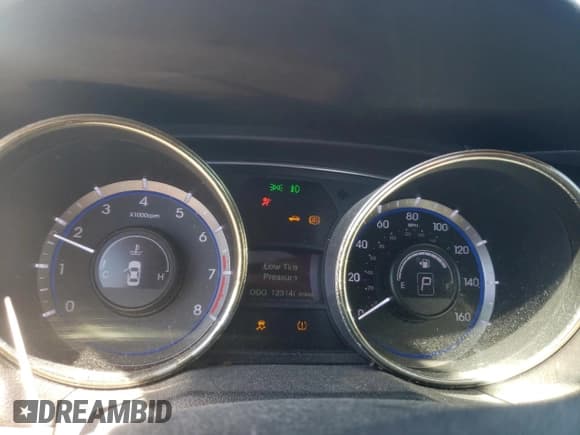 ✅ 2011 Hyundai Sonata SE • VIN: 5NPEC4AB7BH239152 • Lot: 73145924. Wystawiony na Copart z przebiegiem 123 140 mil. Bezpłatny archiwum sprzedaży aukcyjnych z USA i szczegółowy raport historii pojazdu na DreamBid. Zdjęcie 9.