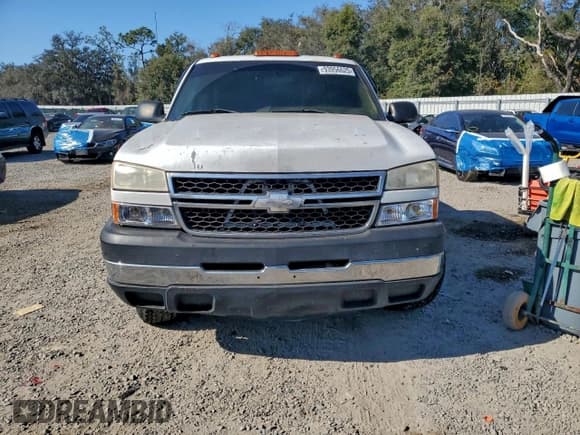✅ 2006 Chevrolet Silverado 2500HD Work Truck • VIN: 1GCHC29U46E280481 • Лот: 93956625. Опубликован ранее на Copart с пробегом Не указан. Бесплатный доступ к архиву аукционных продаж из США и подробный отчёт об истории автомобиля на DreamBid. Изображение 5.