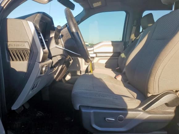 ✅ 2015 Ford F-150 XLT • VIN: 1FTEW1CP1FKE49977 • Lot: 91185025. Wystawiony na Copart z przebiegiem Nie podano. Bezpłatny archiwum sprzedaży aukcyjnych z USA i szczegółowy raport historii pojazdu na DreamBid. Zdjęcie 7.