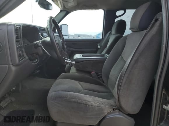 ✅ 2006 Chevrolet Silverado 2500HD Work Truck • VIN: 1GCHC23U26F260443 • Lot: 45723185. Wystawiony na Copart z przebiegiem 222 127 mil. Bezpłatny archiwum sprzedaży aukcyjnych z USA i szczegółowy raport historii pojazdu na DreamBid. Zdjęcie 7.