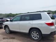 ✅ 2013 Toyota Highlander Plus • VIN: 5TDBK3EH7DS243892 • Lot: 42830358. Listed on IAAI with Not provided. Free auction sales archive from the USA and detailed vehicle history report at DreamBid. Image 13.