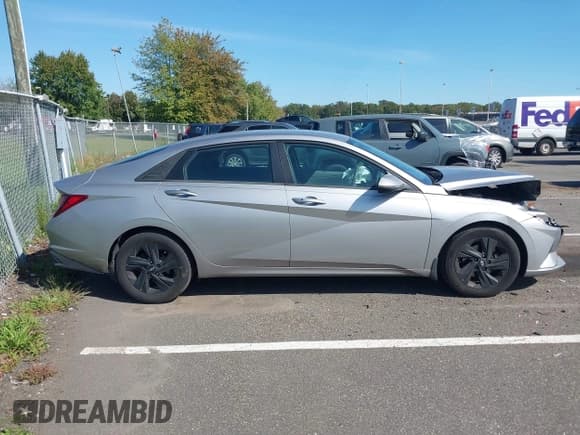 ✅ 2021 Hyundai Elantra SEL • VIN: 5NPLM4AG7MH045014 • Lot: 43345253. Listed on IAAI with 131,971 mi. Free auction sales archive from the USA and detailed vehicle history report at DreamBid. Image 13.