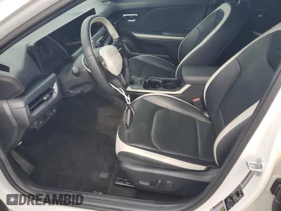 ✅ 2025 Kia K4 GT-Line Turbo • VIN: 3KPFW4DC0SE094105 • Lot: 70742525. Listed on Copart with 8,504 mi. Free auction sales archive from the USA and detailed vehicle history report at DreamBid. Image 7.