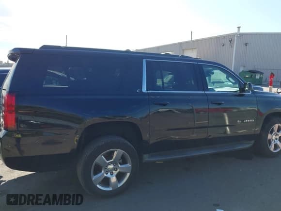 ✅ 2015 Chevrolet Suburban LT • VIN: 1GNSKJKC9FR260540 • Lot: 43432262. Wystawiony na IAAI z przebiegiem 224 877 mil. Bezpłatny archiwum sprzedaży aukcyjnych z USA i szczegółowy raport historii pojazdu na DreamBid. Zdjęcie 14.