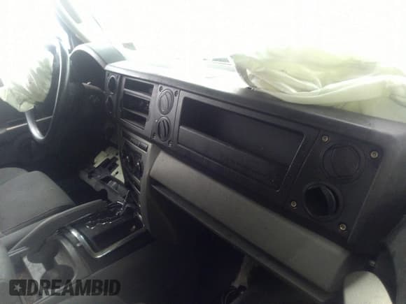 ✅ 2007 Jeep Commander Sport • VIN: 1J8HG48K57C647510 • Lot: 41883720. Wystawiony na IAAI z przebiegiem 210 051 mil. Bezpłatny archiwum sprzedaży aukcyjnych z USA i szczegółowy raport historii pojazdu na DreamBid. Zdjęcie 5.