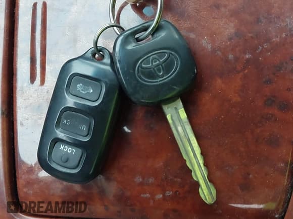 ✅ 2006 Toyota Camry LE • VIN: 4T1BF30K96U627657 • Lot: 41525013. Listed on IAAI with 246,044 mi. Free auction sales archive from the USA and detailed vehicle history report at DreamBid. Image 11.