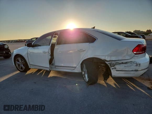 ✅ 2015 Volkswagen Passat SE • VIN: 1VWBV7A3XFC104317 • Лот: 87199975. Опубликован ранее на Copart с пробегом 138 952 миль. Бесплатный доступ к архиву аукционных продаж из США и подробный отчёт об истории автомобиля на DreamBid. Изображение 2.