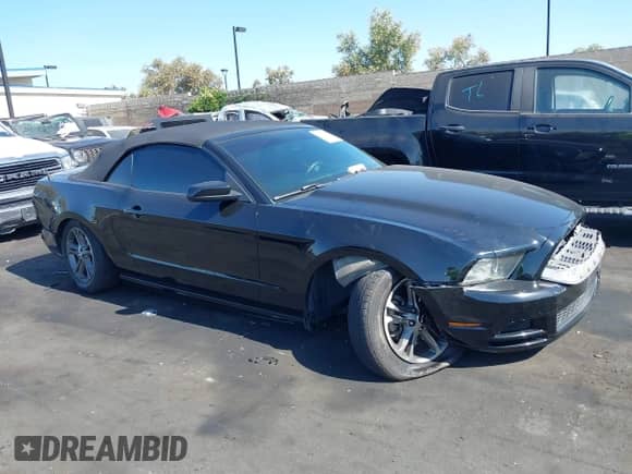 2014 Ford Mustang V6 с VIN 1ZVBP8EM7E5302357, выставлен на аукционе IAAI как лот 42639709 с пробегом 81 680 миль миль и . История ставок и продаж доступна на DreamBid. Изображение 13.