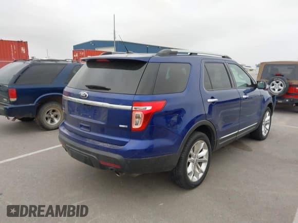 ✅ 2015 Ford Explorer XLT • VIN: 1FM5K8D88FGA40675 • Lot: 43527775. Wystawiony na IAAI z przebiegiem 144 981 mil. Bezpłatny archiwum sprzedaży aukcyjnych z USA i szczegółowy raport historii pojazdu na DreamBid. Zdjęcie 4.