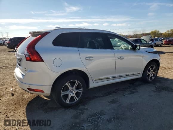✅ 2015 Volvo XC60 T6 • VIN: YV4902RK2F2721325 • Лот: 90542415. Опубликован ранее на Copart с пробегом 124 268 миль. Бесплатный доступ к архиву аукционных продаж из США и подробный отчёт об истории автомобиля на DreamBid. Изображение 3.