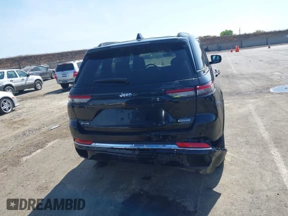 ✅ 2022 Jeep Grand Cherokee Overland • VIN: 1C4RJHDG1N8623744 • Lot: 42554279. Listed on IAAI with 27,762 mi. Free auction sales archive from the USA and detailed vehicle history report at DreamBid. Image 16.