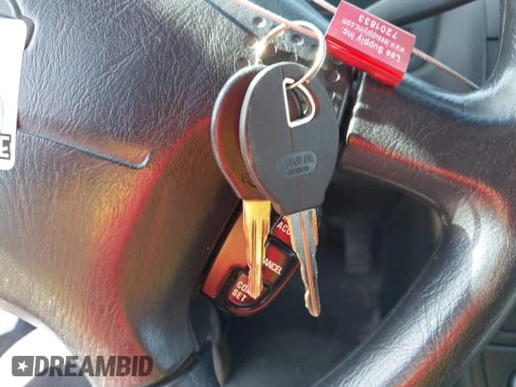 ✅ 1997 Nissan Maxima GXE • VIN: JN1CA21D0VT866104 • Лот: 42580118. Опубликован ранее на IAAI с пробегом 178 255 миль. Бесплатный доступ к архиву аукционных продаж из США и подробный отчёт об истории автомобиля на DreamBid. Изображение 11.