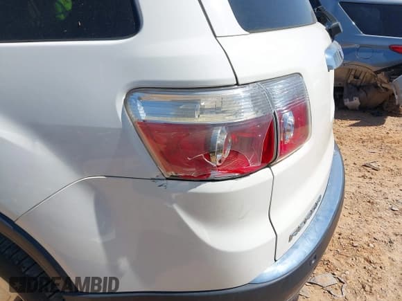 ✅ 2010 GMC Acadia SLT2 • VIN: 1GKLRNED2AJ176818 • Lot: 41995953. Listed on IAAI with 176,007 mi. Free auction sales archive from the USA and detailed vehicle history report at DreamBid. Image 12.