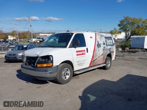 ✅ 2019 GMC Savana Cargo • VIN: 1GTW7AFG2K1367737 • Lot: 43524111. Listed on IAAI with 121,081 mi. Free auction sales archive from the USA and detailed vehicle history report at DreamBid. Image 2.