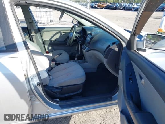 ✅ 2008 Hyundai Elantra GLS • VIN: KMHDU46DX8U423790 • Lot: 43699881. Wystawiony na IAAI z przebiegiem 158 334 mil. Bezpłatny archiwum sprzedaży aukcyjnych z USA i szczegółowy raport historii pojazdu na DreamBid. Zdjęcie 5.