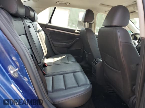 ✅ 2008 Volkswagen Jetta SE • VIN: 3VWRM71KX8M141684 • Lot: 59432375. Listed on Copart with 171,936 mi. Free auction sales archive from the USA and detailed vehicle history report at DreamBid. Image 10.