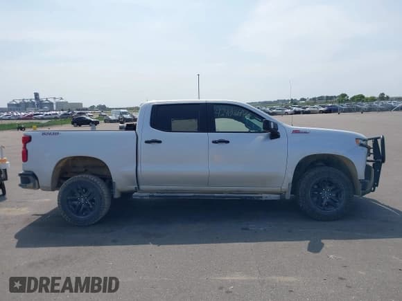 ✅ 2022 Chevrolet Silverado 1500 LT Trail Boss • VIN: 3GCPYFED3NG210844 • Lot: 42403476. Wystawiony na IAAI z przebiegiem 14 197 mil. Bezpłatny archiwum sprzedaży aukcyjnych z USA i szczegółowy raport historii pojazdu na DreamBid. Zdjęcie 14.