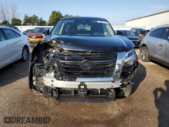 ✅ 2023 Nissan Pathfinder S • VIN: 5N1DR3AC3PC241895 • Lot: 70501275. Wystawiony na Copart z przebiegiem 28 035 mil. Bezpłatny archiwum sprzedaży aukcyjnych z USA i szczegółowy raport historii pojazdu na DreamBid. Zdjęcie 5.