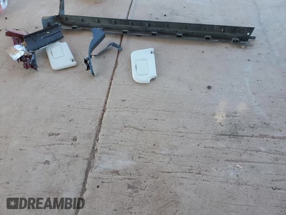 ✅ 2015 Ford Escape Titanium • VIN: 1FMCU9J91FUB88575 • Lot: 85186305. Listed on Copart with 99,940 mi. Free auction sales archive from the USA and detailed vehicle history report at DreamBid. Image 13.