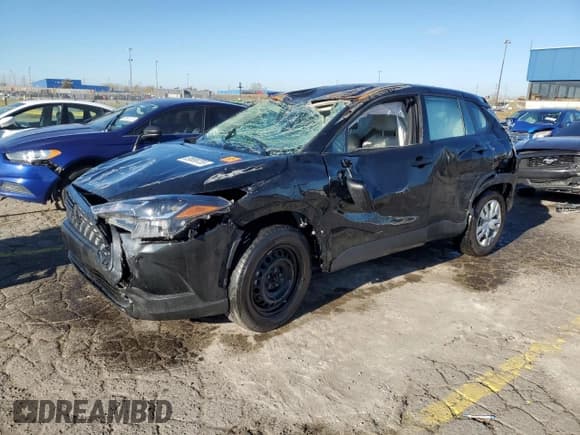 ✅ 2022 Toyota Corolla Cross L • VIN: 7MUAAAAG2NV010672 • Lot: 89888755. Wystawiony na Copart z przebiegiem 52 337 mil. Bezpłatny archiwum sprzedaży aukcyjnych z USA i szczegółowy raport historii pojazdu na DreamBid. Zdjęcie 1.