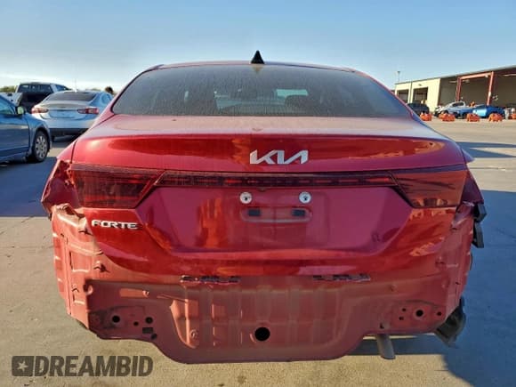 ✅ 2022 Kia Forte LXS • VIN: 3KPF24AD3NE460197 • Lot: 91833865. Wystawiony na Copart z przebiegiem 62 574 mil. Bezpłatny archiwum sprzedaży aukcyjnych z USA i szczegółowy raport historii pojazdu na DreamBid. Zdjęcie 6.