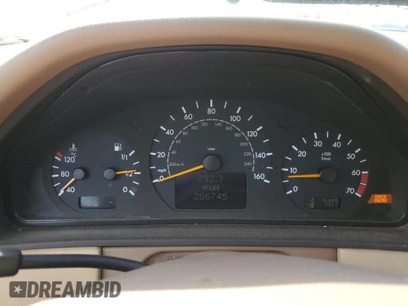 ✅ 2002 Mercedes-Benz E 320 • VIN: WDBJH65J22X073025 • Lot: 60378925. Wystawiony na Copart z przebiegiem 206 745 mil. Bezpłatny archiwum sprzedaży aukcyjnych z USA i szczegółowy raport historii pojazdu na DreamBid. Zdjęcie 9.