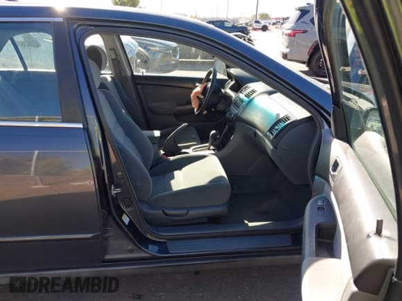 ✅ 2006 Honda Accord LX • VIN: 1HGCM56426A123408 • Lot: 43549800. Listed on IAAI with 200,767 mi. Free auction sales archive from the USA and detailed vehicle history report at DreamBid. Image 5.