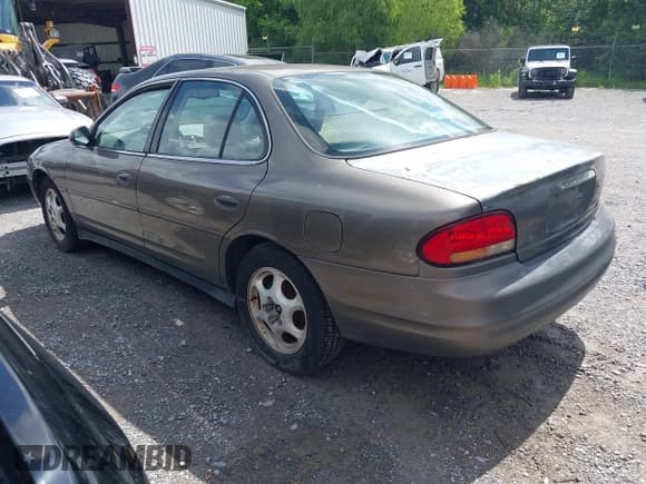 ✅ 1999 Oldsmobile Intrigue GX • VIN: 1G3WH52H0XF377325 • Lot: 42479174. Wystawiony na IAAI z przebiegiem 108 836 mil. Bezpłatny archiwum sprzedaży aukcyjnych z USA i szczegółowy raport historii pojazdu na DreamBid. Zdjęcie 3.