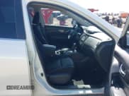 ✅ 2017 Nissan Rogue SV • VIN: KNMAT2MTXHP603326 • Lot: 43110800. Wystawiony na IAAI z przebiegiem 111 289 mil. Bezpłatny archiwum sprzedaży aukcyjnych z USA i szczegółowy raport historii pojazdu na DreamBid. Zdjęcie 5.