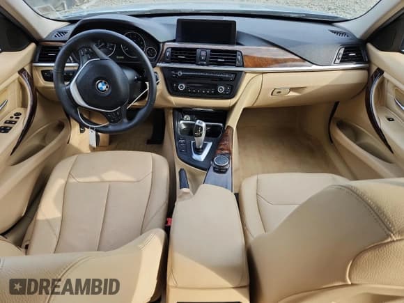 ✅ 2015 BMW 3 Series 328i xDrive • VIN: WBA3B5G59FNS17643 • Lot: 65090235. Wystawiony na Copart z przebiegiem 101 658 mil. Bezpłatny archiwum sprzedaży aukcyjnych z USA i szczegółowy raport historii pojazdu na DreamBid. Zdjęcie 8.