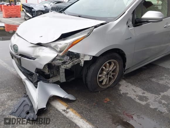 ✅ 2016 Toyota Prius Four • VIN: JTDKARFU4G3519274 • Lot: 43704038. Listed on IAAI with 131,497 mi. Free auction sales archive from the USA and detailed vehicle history report at DreamBid. Image 6.