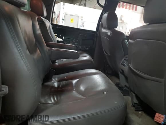 ✅ 2004 Chevrolet Suburban Z71 • VIN: 3GNFK16Z54G285612 • Лот: 56174655. Опубликован ранее на Copart с пробегом 239 631 миль. Бесплатный доступ к архиву аукционных продаж из США и подробный отчёт об истории автомобиля на DreamBid. Изображение 11.