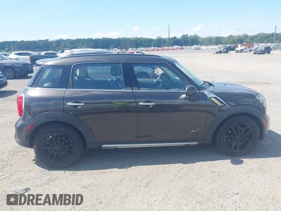 ✅ 2015 MINI Countryman S • VIN: WMWZC5C5XFWT38155 • Lot: 43134965. Listed on IAAI with 190,711 mi. Free auction sales archive from the USA and detailed vehicle history report at DreamBid. Image 13.
